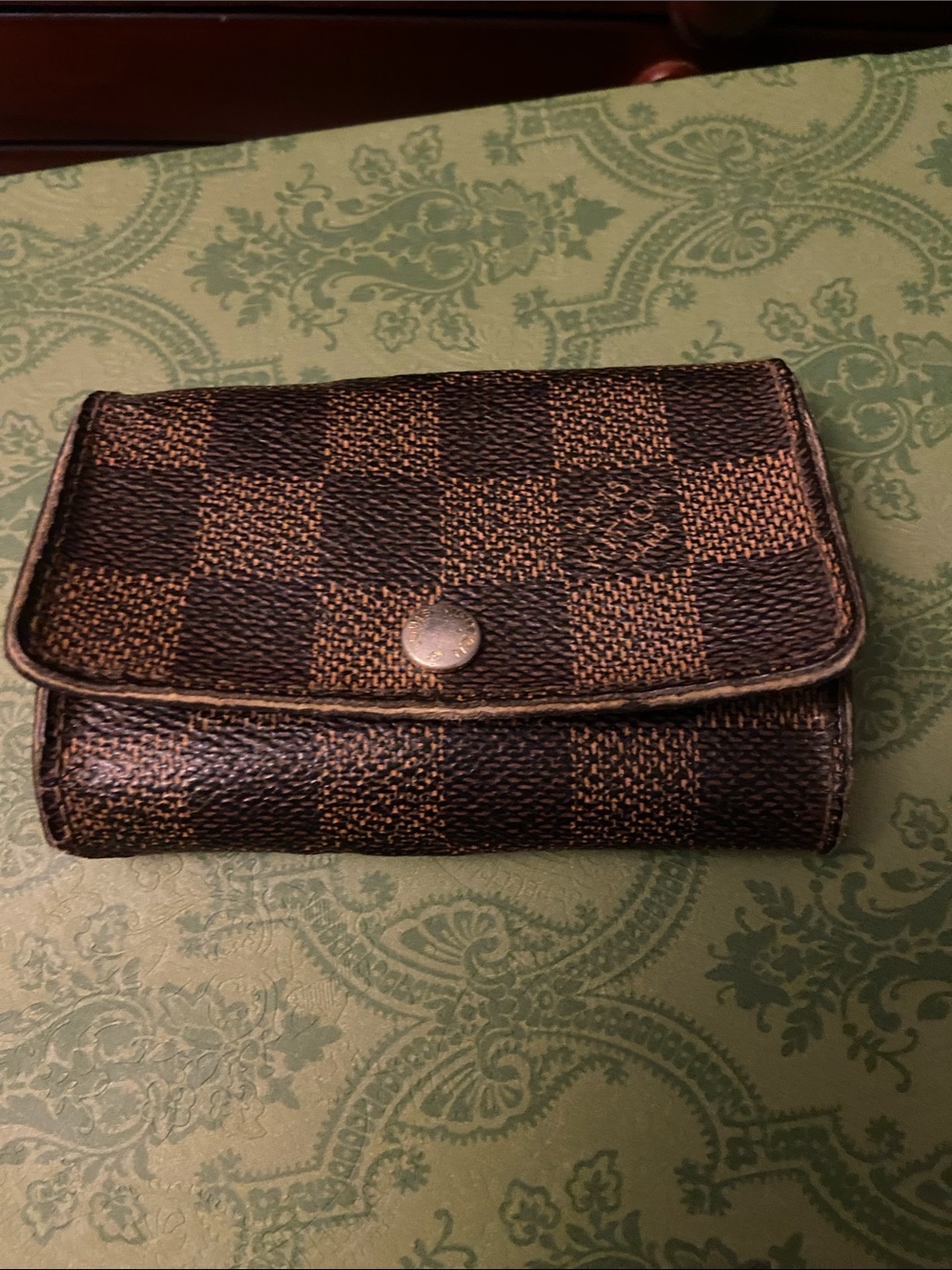 LOUIS VUITTON KEY HOLDER